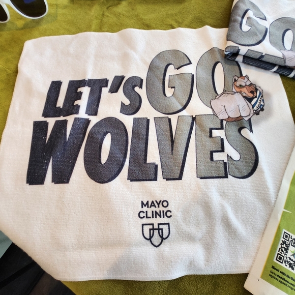 - 🏀 Timberwolves Playoff Pack – XL Tees + Game Gear 2024 Event - Picture 10 of 11